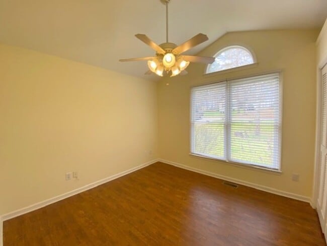 Building Photo - Great Neighborhood close to the Equestrian...