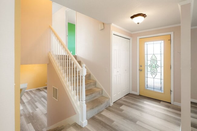 Building Photo - Four Bedroom Dream House