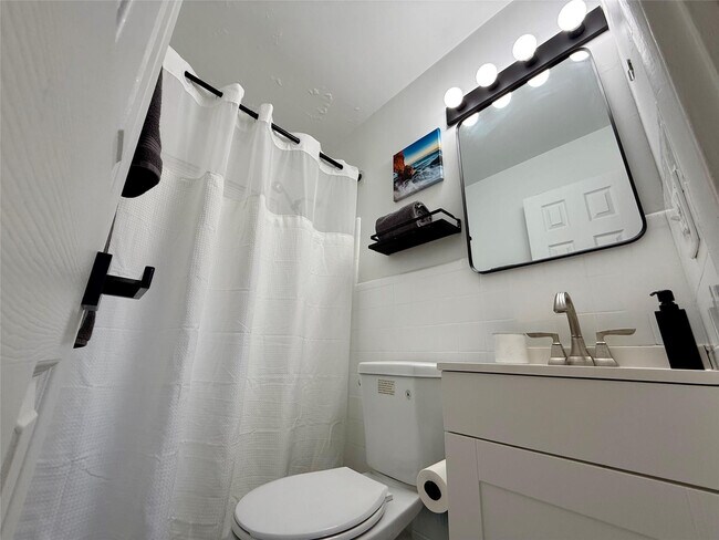 Building Photo - 3208 Canal Dr