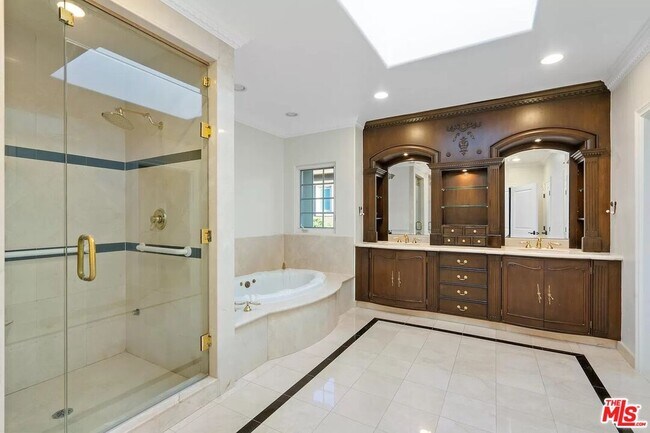 Building Photo - 5086 Avenida Hacienda