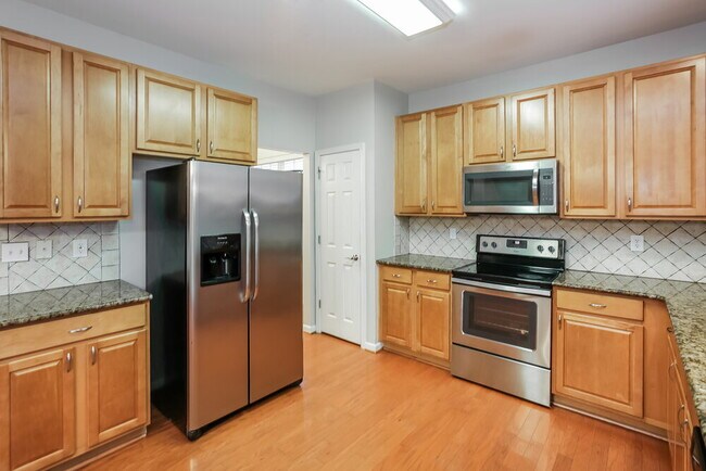 Building Photo - 4004 Houldsworth Dr