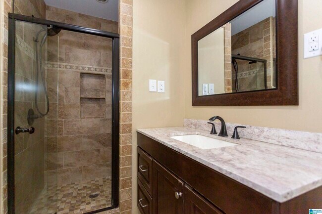 Building Photo - 804 Vestavia Villa Ct