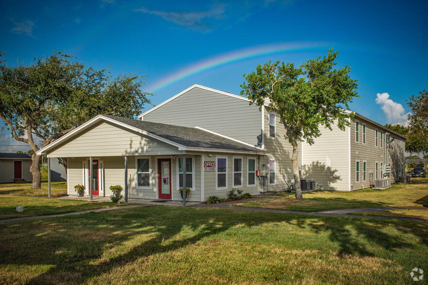 Primary Photo - Rockport Oaks Garden Apartments