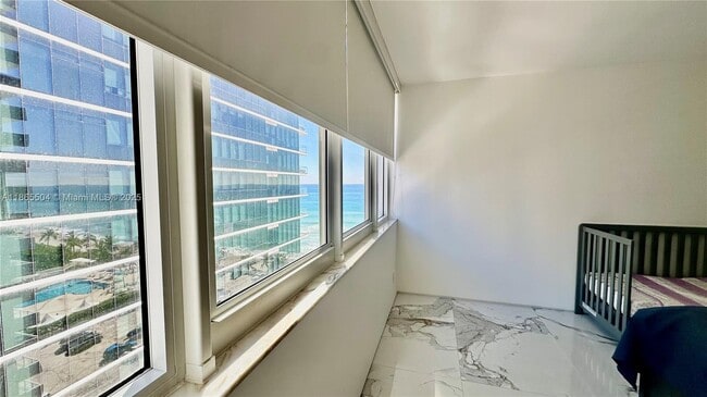 Building Photo - 2030 S Ocean Dr