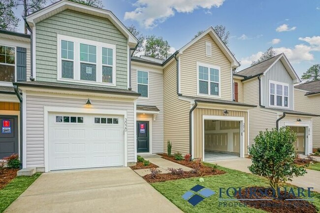 Building Photo - End-unit Townhouse | Open floor plan | RDU...