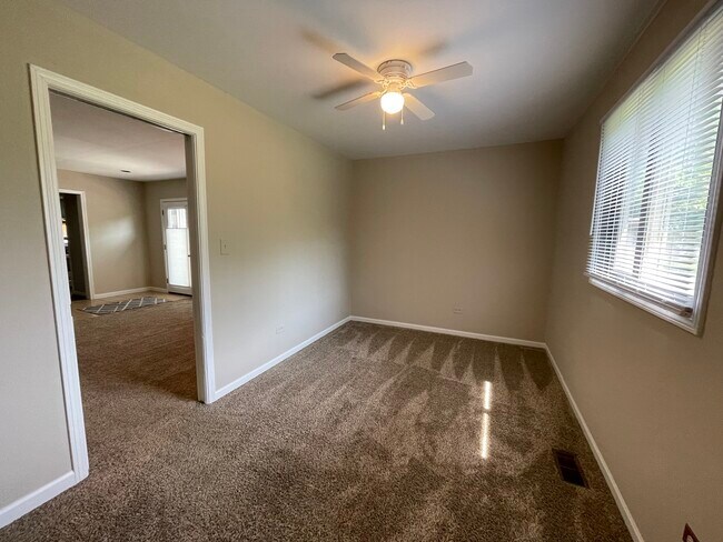 Building Photo - 16819 Forest View Dr