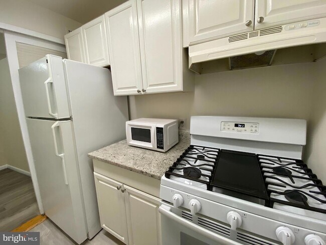 Building Photo - 301 N Beauregard St