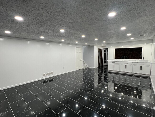 Building Photo - 43309 Westview Dr