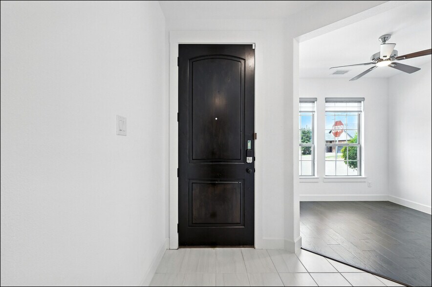 Building Photo - 2284 Bower Ln
