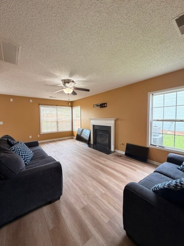 Building Photo - 25 Willow Hurst Ct