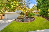 Building Photo - Charming Tri-Level Home in Ideal Location ...