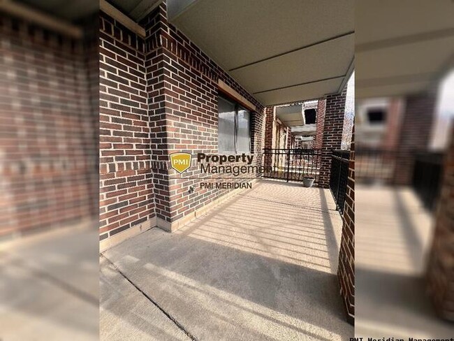 Building Photo - Downtown Indy Townhome!