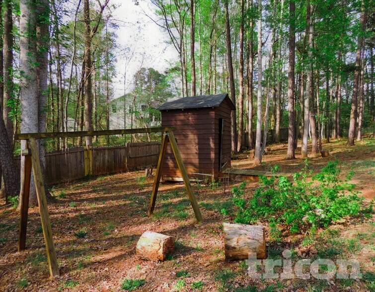 Building Photo - 76 White Pines Ln