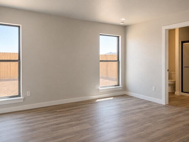 Building Photo - 2416 Goldfinch Rd