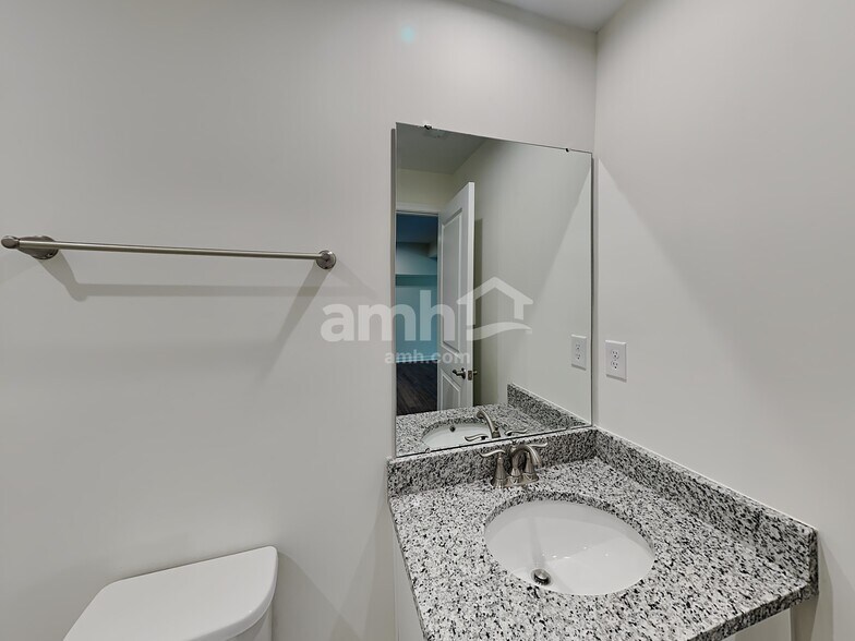 Building Photo - 661 Hamilton Park Dr