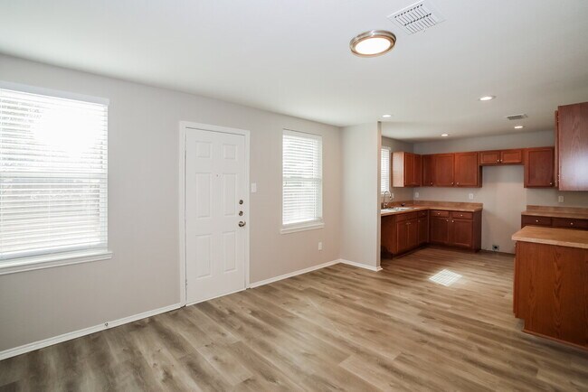 Building Photo - 6509 Longleaf Ln