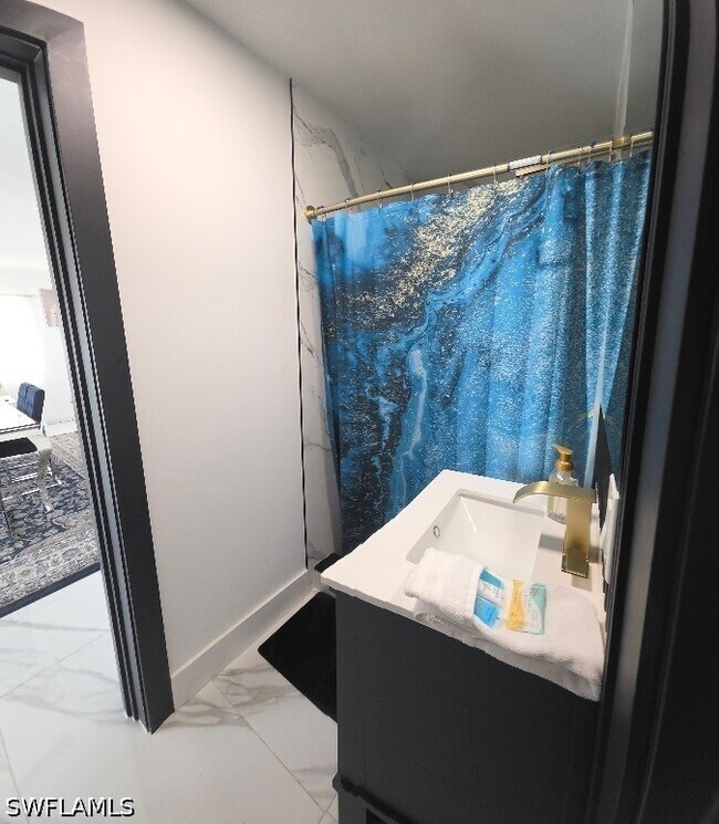 Building Photo - 1118 NE Pine Island Ln