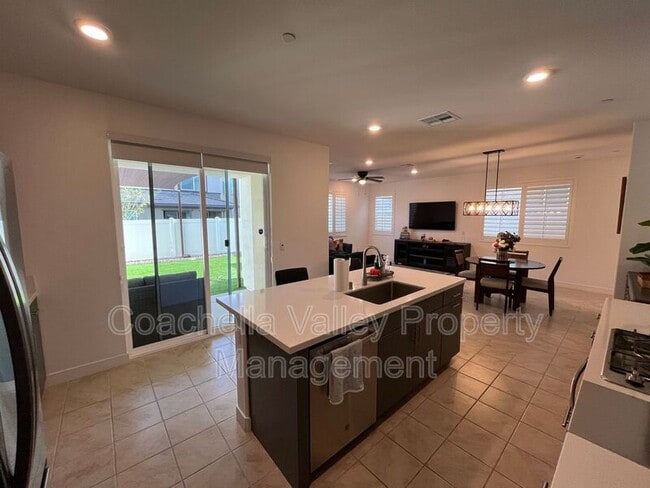 Building Photo - 76279 Cambridge Dr