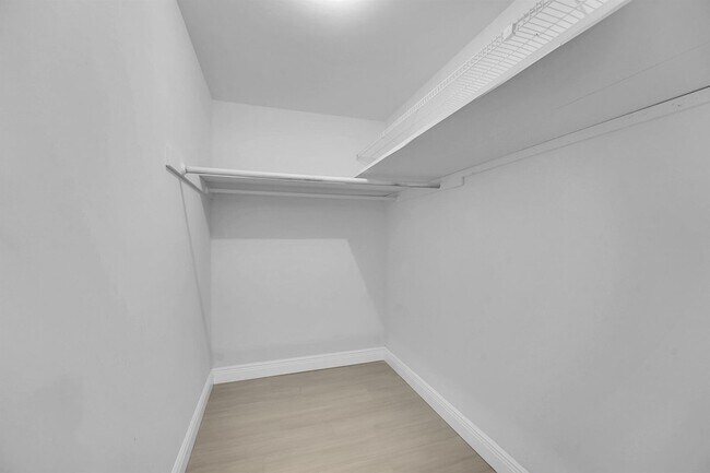 Building Photo - 154 SE Naranja Ave