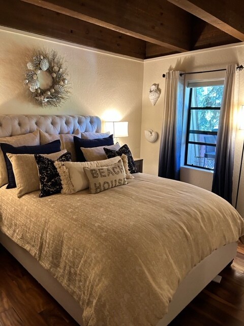 Building Photo - 120 Country Club Dr