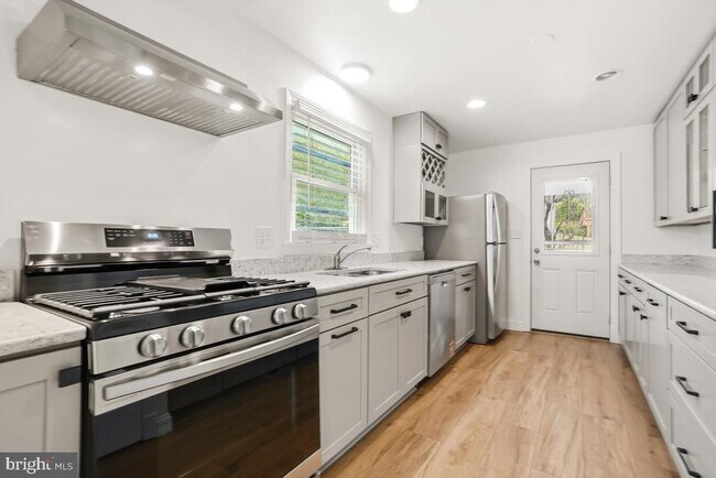 Building Photo - 3217 Gumwood Dr