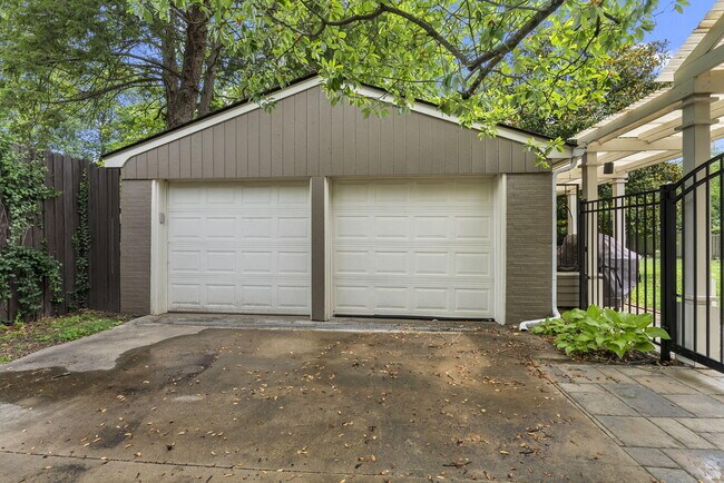Building Photo - 309 Greenbriar Rd