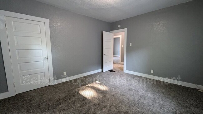 Building Photo - 1115 Maple Ave