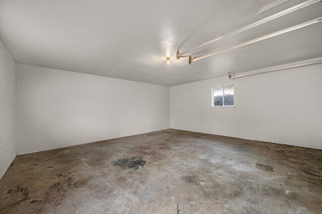 Building Photo - 509 NE Cimarron Cir