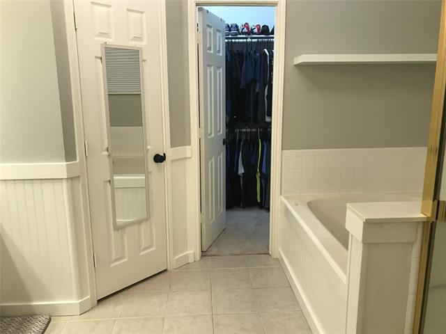 Building Photo - 8410 Stoneview Dr