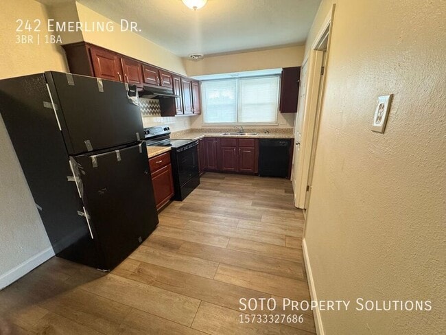 Building Photo - 242 Emerling Dr