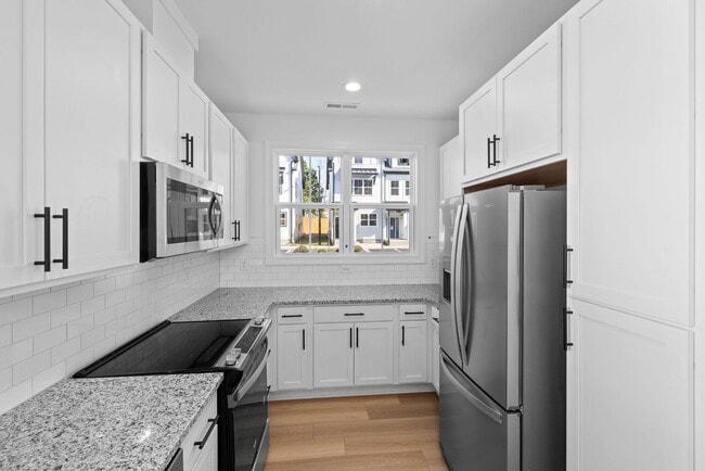 Building Photo - Newly Built 4BD, 3.5BA End-Unit Raleigh To...