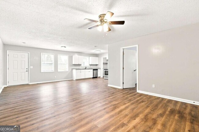 Building Photo - 715 W Creek Cir