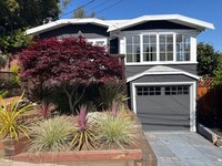 Building Photo - Fabulous Private Home Near Mills!