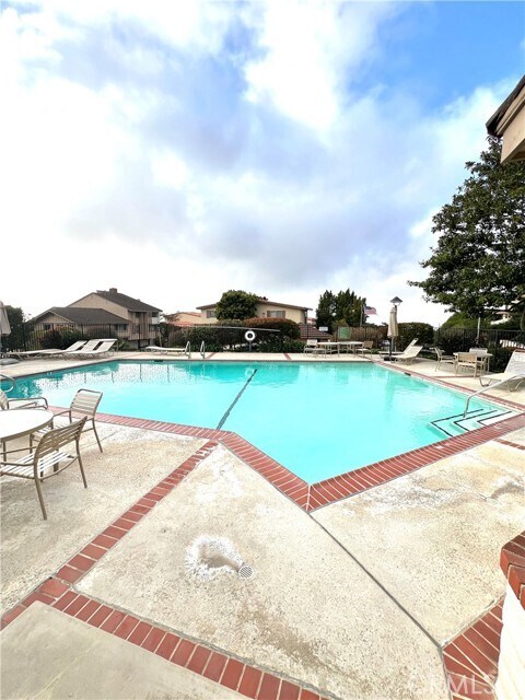 Building Photo - 28129 Ridgethorne Ct