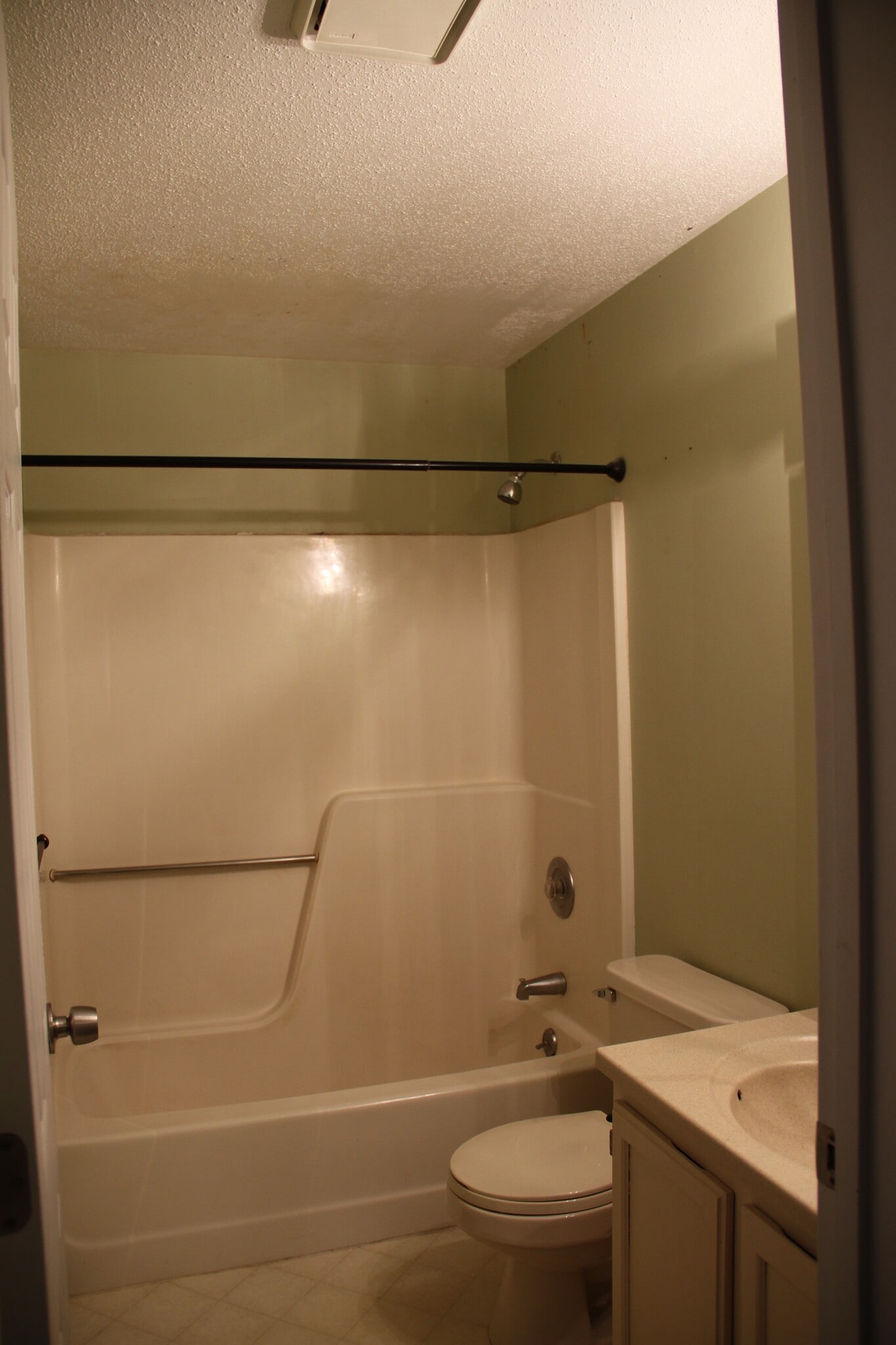 2nd Floor Full Bath - 710 Main St