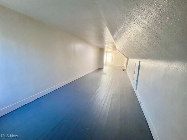 Building Photo - 581 Schiller Ave