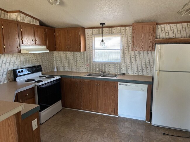 Building Photo - 3303 Sevilla Dr