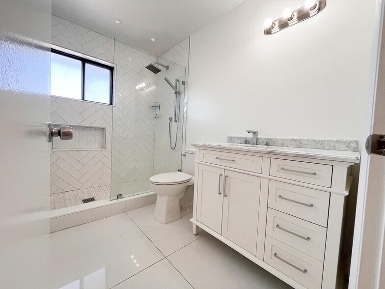 Building Photo - 125 S Palmway