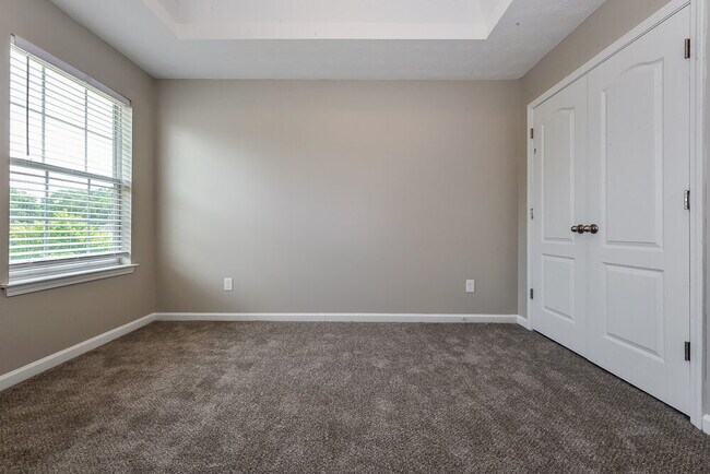 Building Photo - 657 Howell Dr