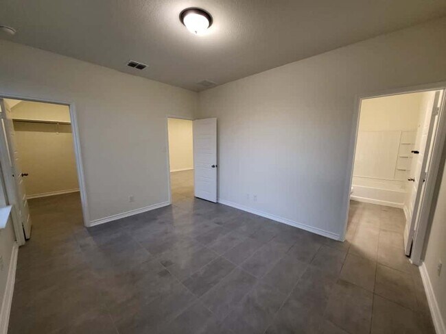 Building Photo - New Home In Cul de sac