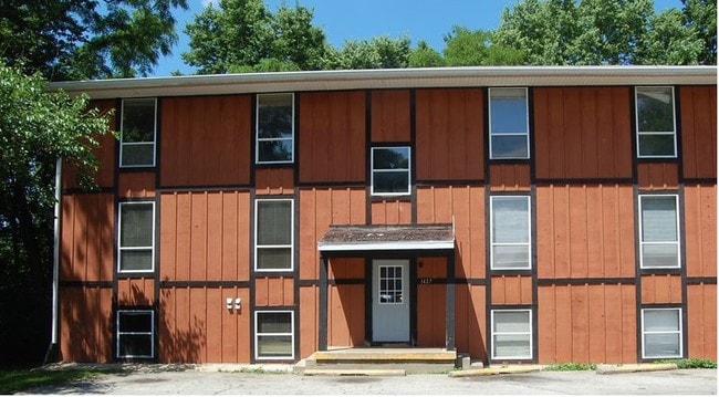 Primary Photo - Sunset Ridge Apartments