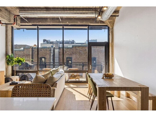 Building Photo - 618 N Washington Ave