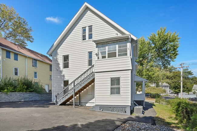 Building Photo - 10 Perry Hill Rd
