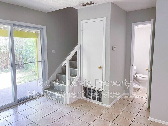 Building Photo - 1203 Southport Dr