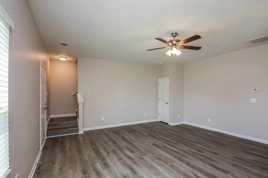 Building Photo - 643 Nonsuch Way