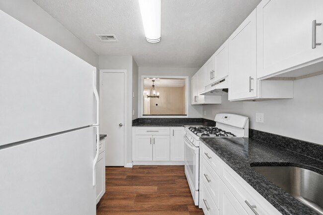 Building Photo - 10118 Oakton Terrace Rd