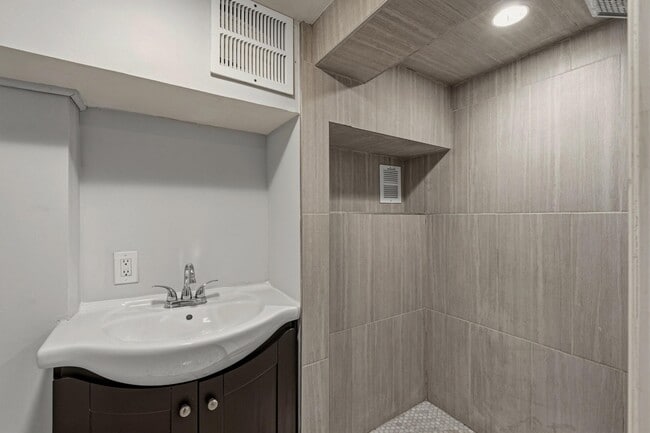 Building Photo - 37 W 34th St.