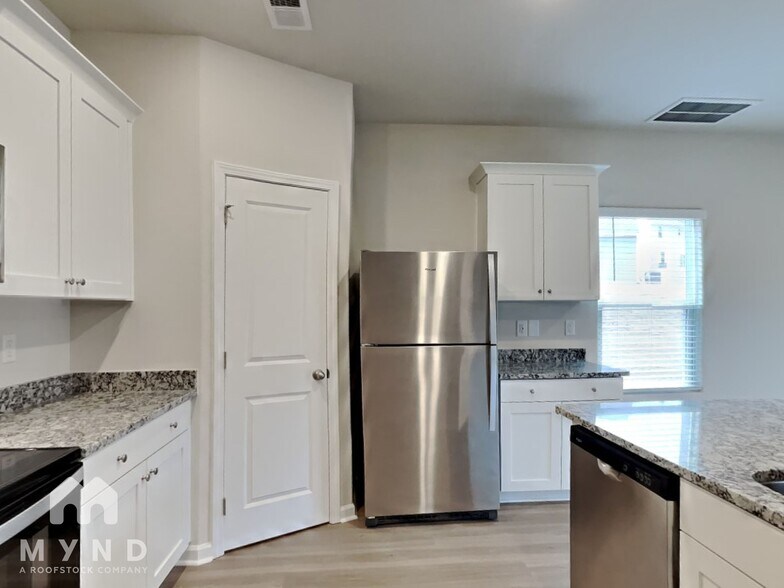 Building Photo - 145 Everglade Wy