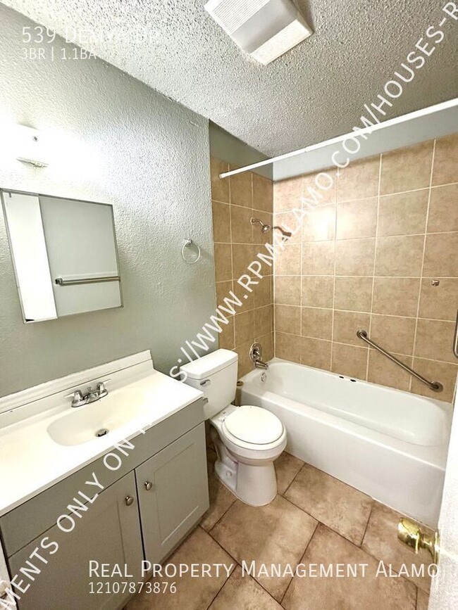 Building Photo - **MOVE-IN SPECIAL** AVAILABLE NOW! 3 Bedro...