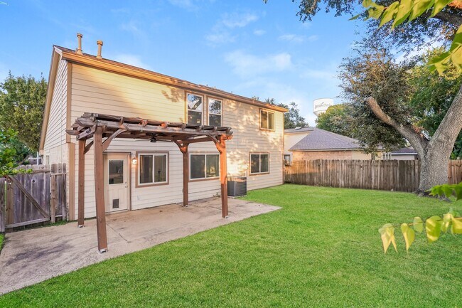 Building Photo - 11731 Yearling Dr